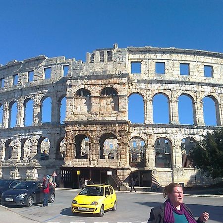 Apartment For Holidays In Pula Rum bild