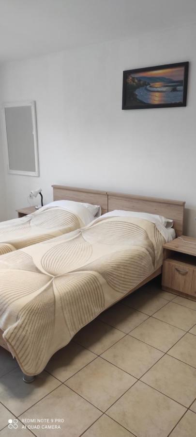 Apartment For Holidays In Pula Exteriör bild