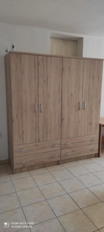 Apartment For Holidays In Pula Exteriör bild