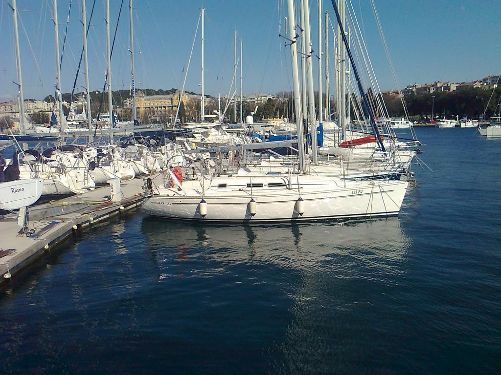Apartment For Holidays In Pula Rum bild