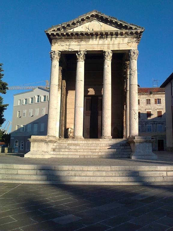 Apartment For Holidays In Pula Rum bild
