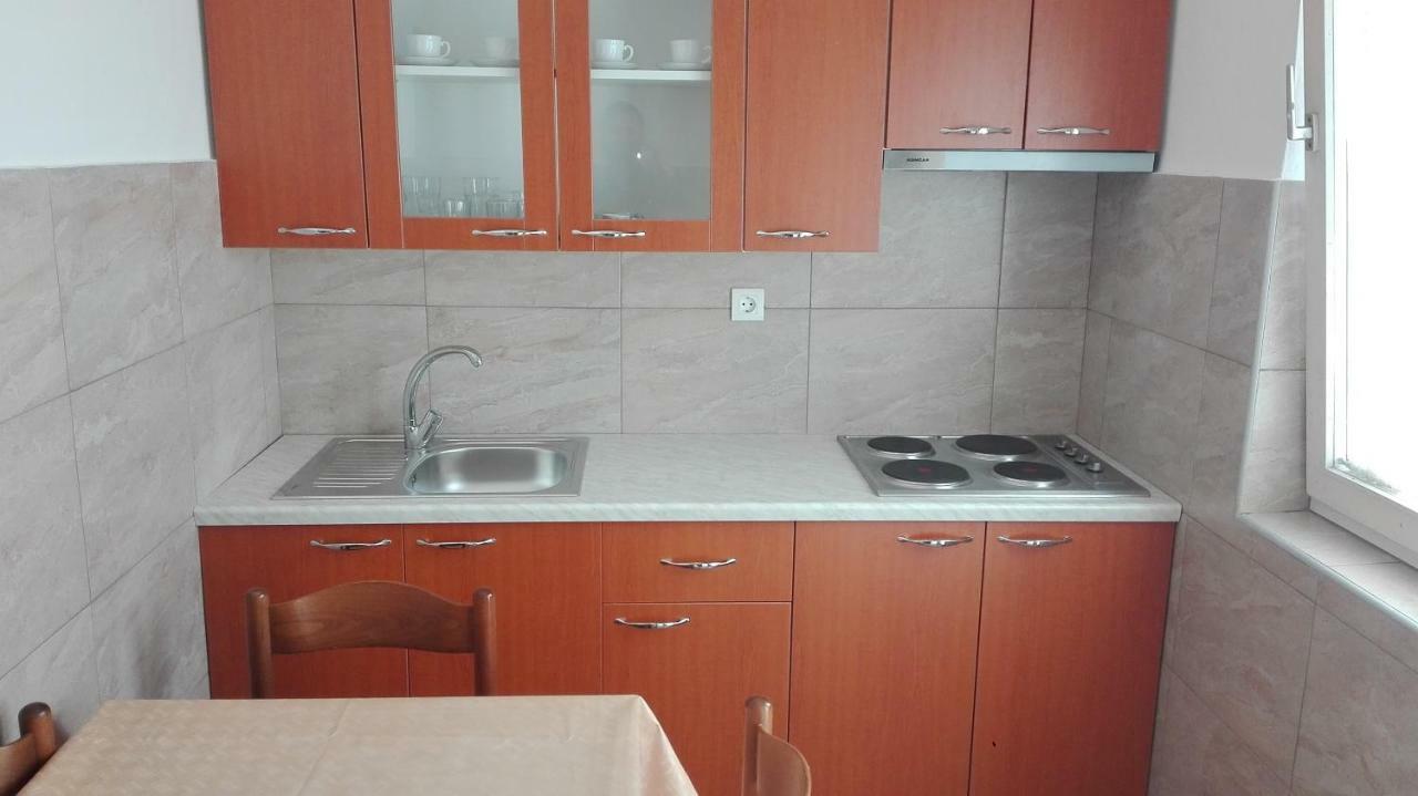 Apartment For Holidays In Pula Exteriör bild